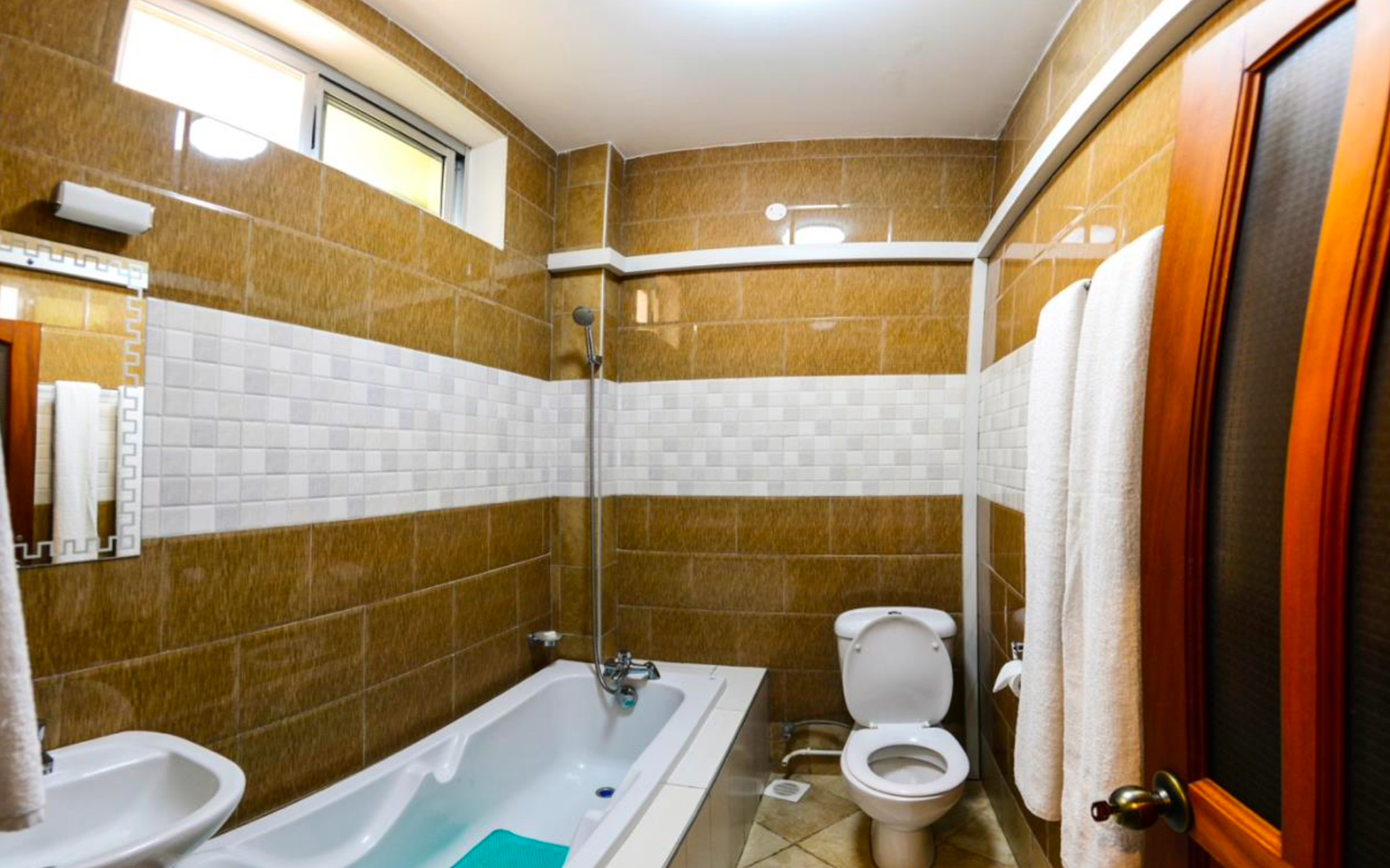 Twin Rooms - Image 5