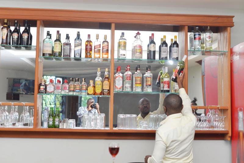 Rendezvous Bar - Image 4