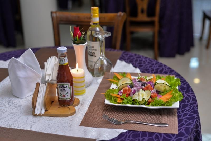 Nawagi Restaurant - Image 4